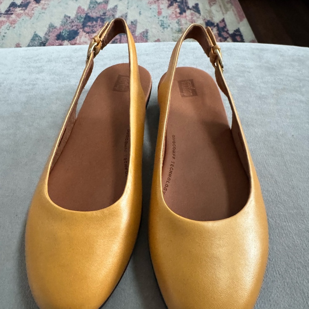 Fitflop Sarita yellow gold slingback flats, almond toe sz 9